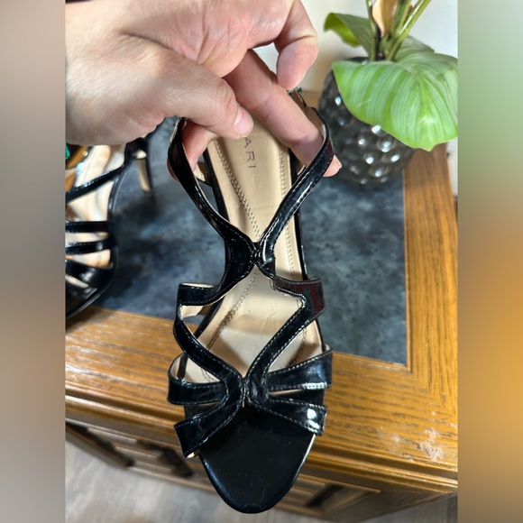Sexy Tahari Black strapy Patent Heels size 8.5 - Picture 10 of 12